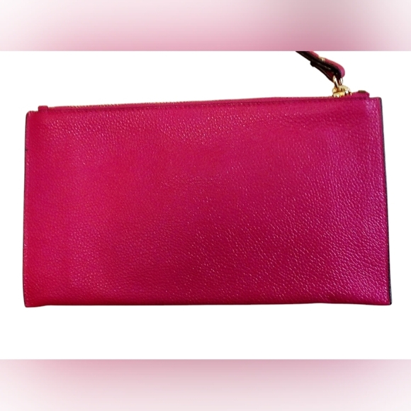 Michael Kors - NWOT- Large Pebbled Leather, Wristlet, Dust Bag, 6 Card Slots, - Picture 6 of 9